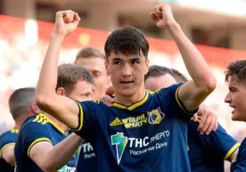 Shomurodov – Rossiyada avgust oyining eng yaxshi futbolchisi bo‘ldi фото