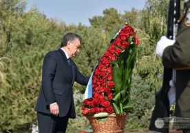 Shavkat Mirziyoyev Islom Karimov xotirasiga hurmat bajo keltirdi (foto) фото