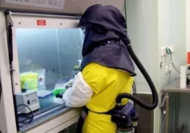 Нобель мукофоти соҳиби коронавирус лаборатория шароитида яратилган бўлиши мумкинлигини айтди фото