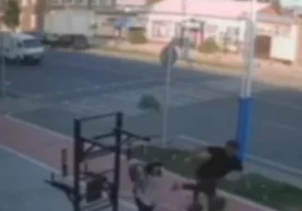 Фарғонада севган қизини кўчада уриб, тепган йигитга қандай жазо тайинланди? фото