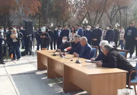 Ўзбекистонда яшаяпман, ўзбекча гапиряпман — Ортиқхўжаев русча гапиришини сўраган фуқарога жавоб қайтарди фото