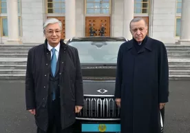 Erdo‘g‘on Qosim-Jo‘mart To‘qayevga elektromobil sovg‘a qildi фото