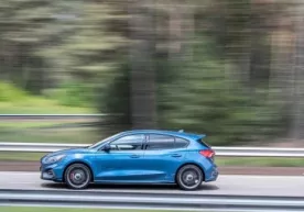 Ford ҳайдовчиси тезликни соатига 703 кмгача оширгани учун жаримага тортилди фото