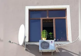 Buxorodagi ko‘pqavatli uyda tuvaklarda giyohvand o‘simliklar yetishtirilgan фото