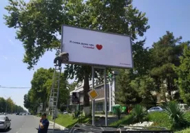 Тошкентда тиббиёт ходимларига миннатдорчилик акс этган баннерлар пайдо бўлди (фото) фото