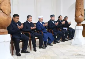 Абдухолиқ Ғиждувоний мақбараси зиёрат этилиб, Қуръон тиловат қилинди фото