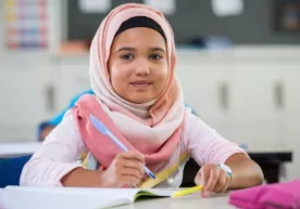 Belgiya sudi maktabdagi ro‘mol taqiqini noqonuniy deb topdi фото