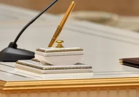 Президент тасдиқлаш учун киритилган Қонунни имзоламасдан қайтарди фото