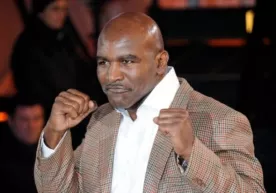Mayk Tayson ortidan 57 yoshli Evander Holifild ham ringga qaytishini e’lon qildi фото
