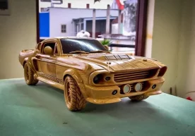 Ишлайдиган «подвеска»га эга ёғочдан ясалган Ford Mustang нусхаси сотувга қўйилди (видео) фото