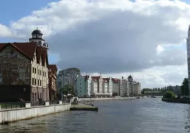 Калининградлик эркак марказдан уй олиш учун ўз дўстининг онасига уйланди фото