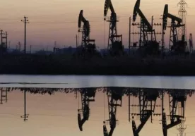 Жаҳон бозорида нефть нархи шиддат билан пасаймоқда фото