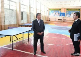 Шавкат Мирзиёев Учтепа туманидаги мактабга борди фото
