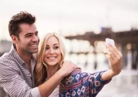 Amerikalik mutaxassislar selfi munosabatlar uchun xavfli ekanini isbotladi фото