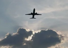 Pekin-Parij yo‘nalishida uchayotgan samolyot bortida portlash sodir bo‘ldi фото