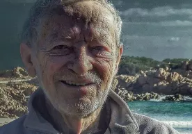 Italiyalik «Robinzon Kruzo» o‘zi yolg‘izlikda 32 yil yashagan orolni tark etadi фото