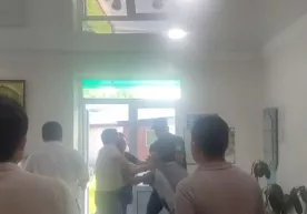 Андижонлик тадбиркор МИБ ходимига бензин сепиб, ёқиб юборишга уринди фото