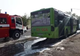 Toshkentda yana bir yoʻlovchi avtobusida yongʻin chiqdi фото