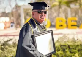 62 yoshli amerikalik qamoqxonada o‘tirib magistr diplomiga ega bo‘ldi фото