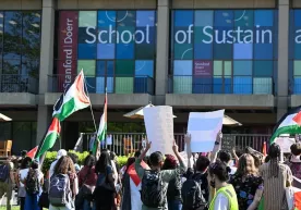 Nyu-York politsiyasi Falastin tarafdori bo‘lib namoyish o‘tkazgan 282 talabani hibsga oldi фото