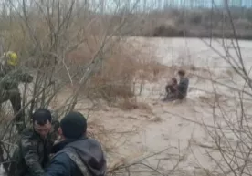Ангренда сой ўзанида қолиб кетган фуқаро қутқарилди фото
