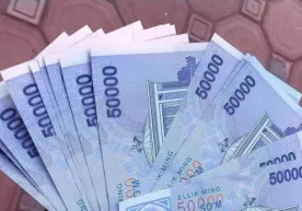 So‘rov: o‘zbekistonliklar pulni dollarda emas, so‘mda jamg‘arishni ma’qul ko‘rishmoqda фото