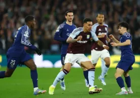PSG leads at halftime after fast goals against Aston Villa фото