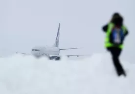 Сочи томон учиб бораётган самолётни яшин урди фото