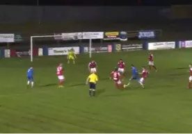 Video: Shimoliy irlandiyalik futbolchi 7 futbolchini aldab o‘tib gol urdi фото