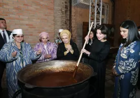 Сумалак атрофидаги Зироат Мирзиёева ва Эмине Эрдўған (фото) фото