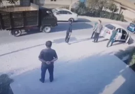 Самарқандда ИИБ автомобили мактаб кўчасида хавфли тарзда ҳаракатланди фото