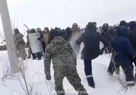 Бошқирдистонда «қора халқ» намойиши. Оломон полицияни қорбўрон қилди фото
