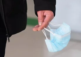 Коронавирусга вакцина олганлар ниқоб тақмай юриш мумкинми? фото