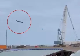 Қозоғистонда йўловчи самолёт қулаб тушди (Видео) фото