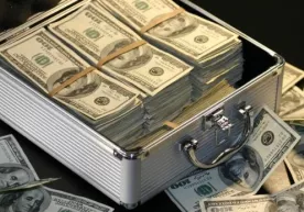 Наманганда 733 минг долларни Қирғизистонга олиб ўтишга уринган ака-укалар ушланди фото