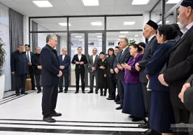 Prezident Toshkentda «Xushnud» mahallasi aholisi bilan uchrashdi фото