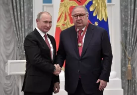 Sud Alisher Usmonovni «Putinning sevimli oligarxi» deb atashni taqiqladi фото