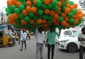 Hindiston bosh vaziri tavallud kuni nishonlanishi vaqtida pufaklar tutami portlab ketdi (video) фото