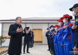 Шавкат Мирзиёев Янгиқўрғон туманидаги интенсив боғни бориб кўрди (фото) фото