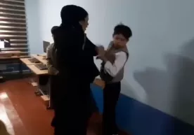 Олтинкўлда мактаб директори ўқувчиларни калтаклади фото