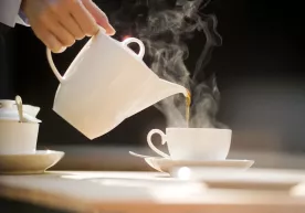 Запомни на всю жизнь! Чем опасен горячий чай? фото