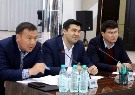 Қашқадарё ҳокими ўринбосари: «Икки қиз йиғлаётган экан, сабабини сўрасам биз олиб берган ҳот-догни фақат турк сериалларида кўрганини, умрида емаганини айтди» фото