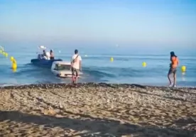Qayiqni suvga tushirmoqchi bo‘lgan Land Rover’ning o‘zi «suzib ketdi» (video) фото