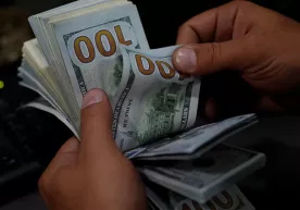 AQShga joʻnatish uchun fuqarodan 20 ming dollar olgan shaxs ushlandi фото