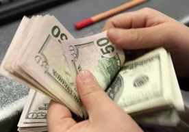 Ашхободликлар айрим банкларда хорижий валюта ололмаяптилар фото
