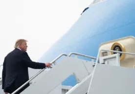 Трамп Вьетнамдан учиб кетаётганда авария содир бўлди (видео) фото