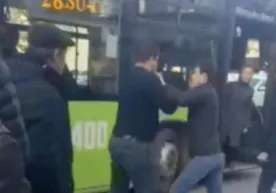 Toshkentda avtobus haydovchilari yo‘lovchi talashib mushtlashdi (video) фото