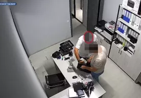 Toshkentda tadbirkordan 300 ming dollar olgan DUK xodimi qo‘lga tushdi (video) фото