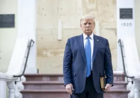 CNN: Трамп ўзини ўзи олдиндан афв этиш имкониятини муҳокама қилмоқда фото
