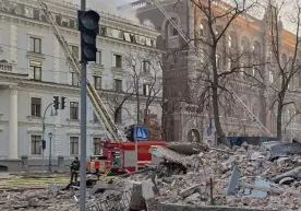 Rossiya dronlari Kiyevdagi Oliy rada ma'muriy binosiga zarar etkazdi фото